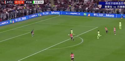 白衣下边是红衣，香港行期间一阿森纳球迷卧底在热刺球迷看台