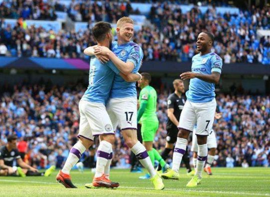 鲍威尔：高诗岩做出了非常好的表率作用 他能够把全队融在一起