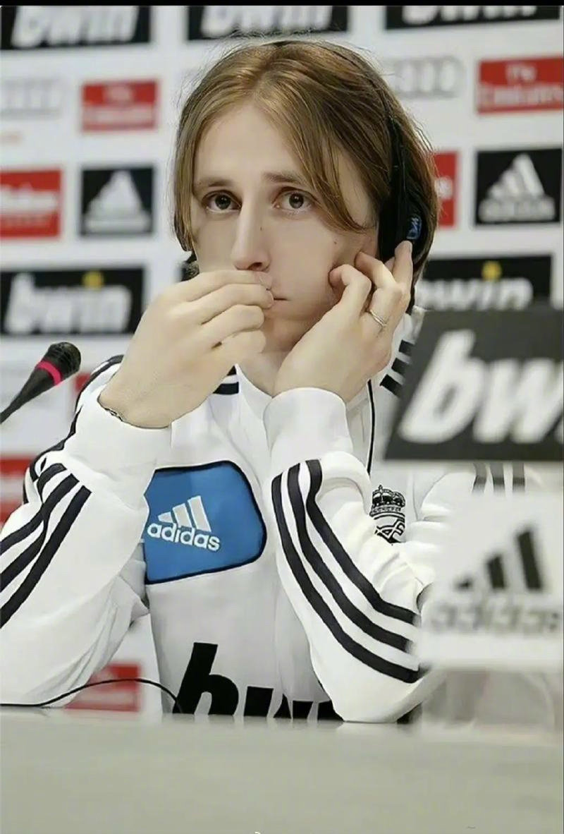 申花客战柔佛新山：阿苏埃搭档路易斯，吴曦、李可首发