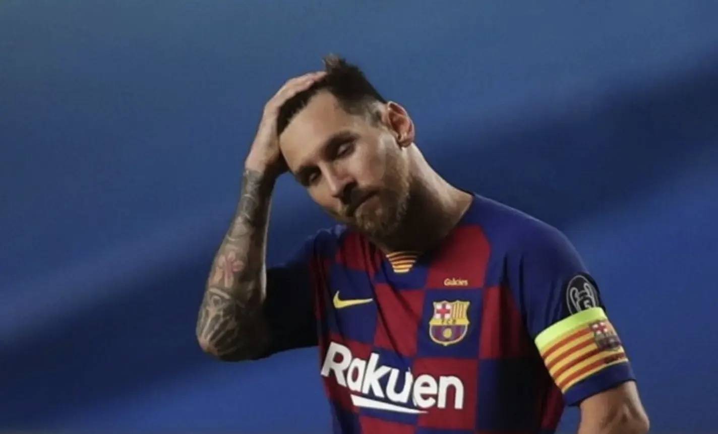 球员赛后把球衣送给癌症小球迷