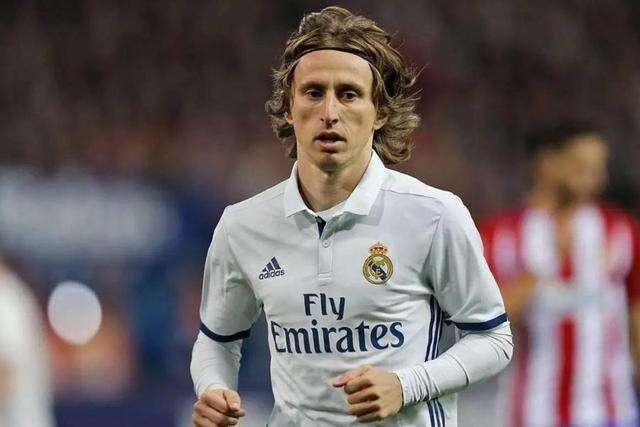 欧文背身单打得分，技术精湛