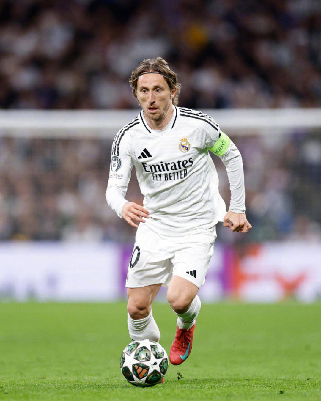 梅西没想到，C罗确认退役时间半月多，就做出与贝克汉姆一样选择